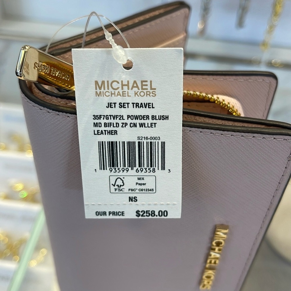Michael Kors Medium Saffiano Leather Wallet
Powder Blush
NWT - Picture 12 of 16
